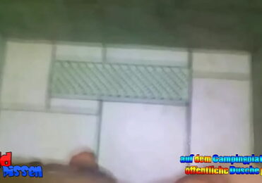 Auf dem Campingplatz in die öffentliche Dusche gepisst