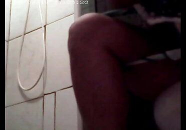 Câmera escondida sogra mijando