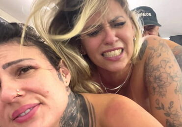 E quando fazemos daquele jeito um sexo bem gostoso a três! Com as bucetas latejando doidos quase gozando! Os três gozando juntos muito gostoso que chega da moleza !