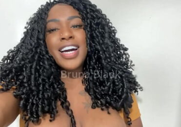 Joi – Cheia de tesão toquei uma Siririca bem gostoso e gozei muito esguichando.