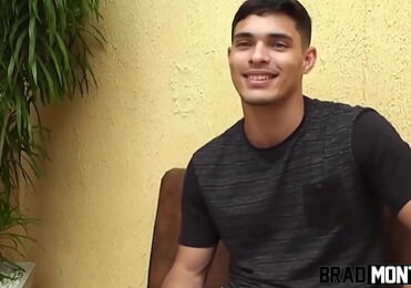 Mulata do rabo gigante, Bombom gozou fodendo com fã e diu pra botar no cuzinho sem na no lo!