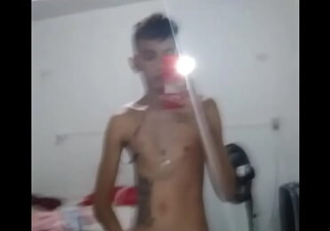 Novinho branquinho na punheta