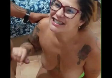 O Dono do carrinho de churrasco está me tratando Bem só pra comer minha mulher