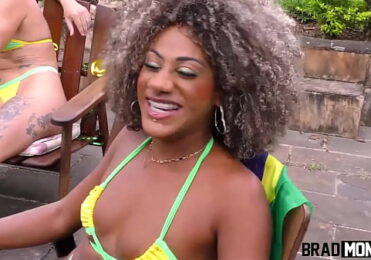 Suruba com duas gostosas na copa do mundo